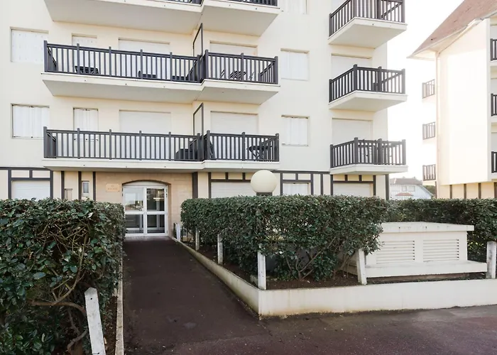 公寓 Les Normandieres-11 By Interhome *